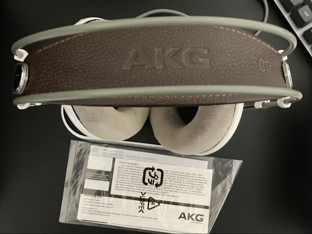 AKG K701 開放型ヘッドホン【動作確認済み】