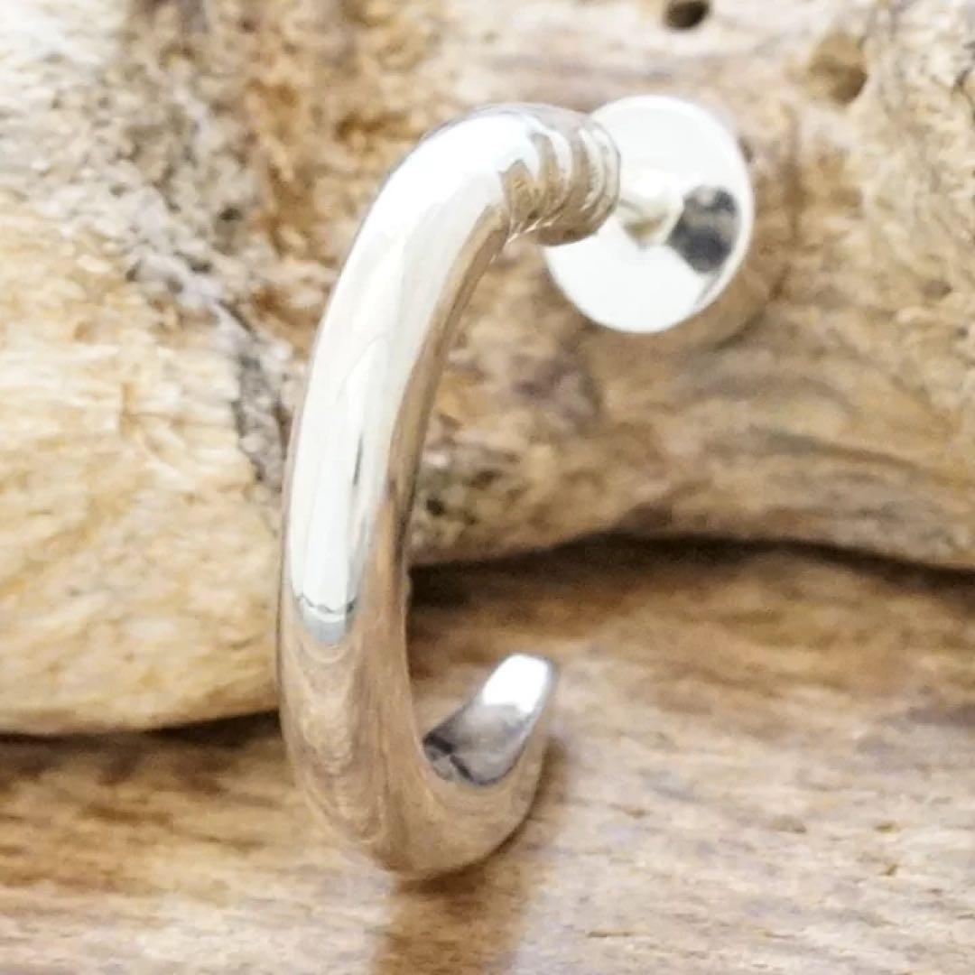 りくまる　ワンオクロック Taka着用 ネイル ピアス 2個セット