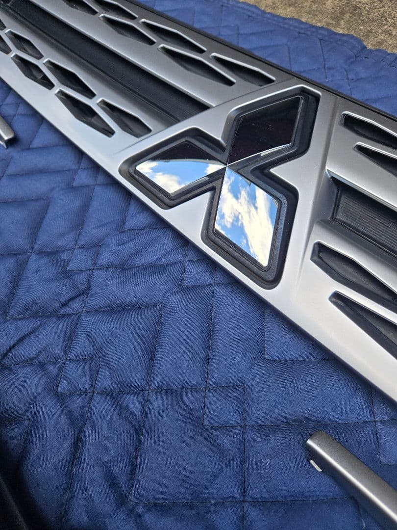 三菱 デリカ D5 後期モデル　純正グリル