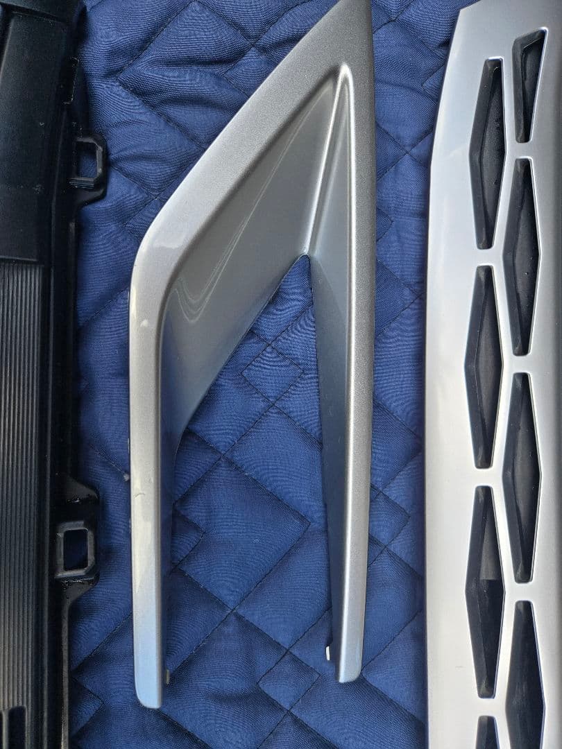 三菱 デリカ D5 後期モデル　純正グリル