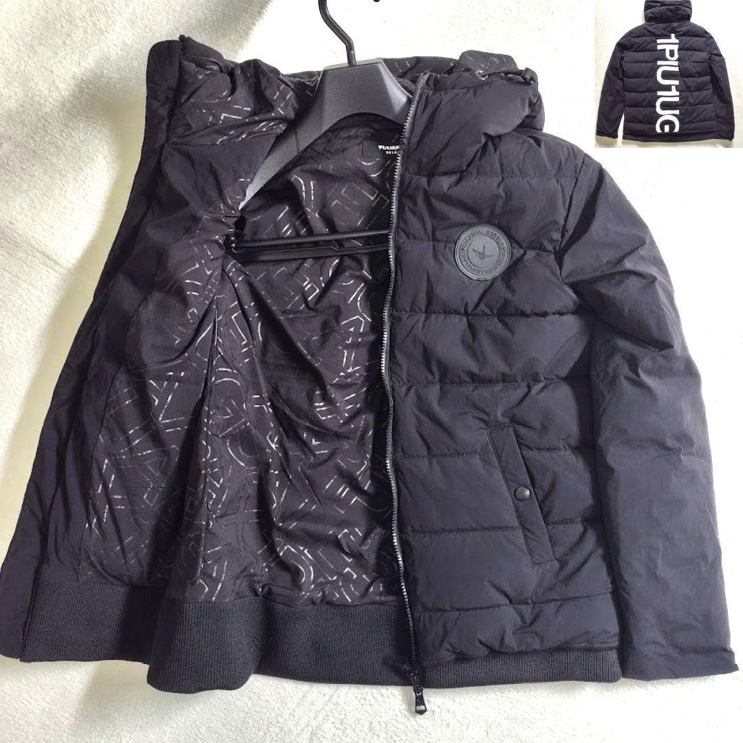 極美品　ウノ ピゥ ウノ ウグァーレ トレ　ダウン　ワッペン　総柄　ビッグロゴ