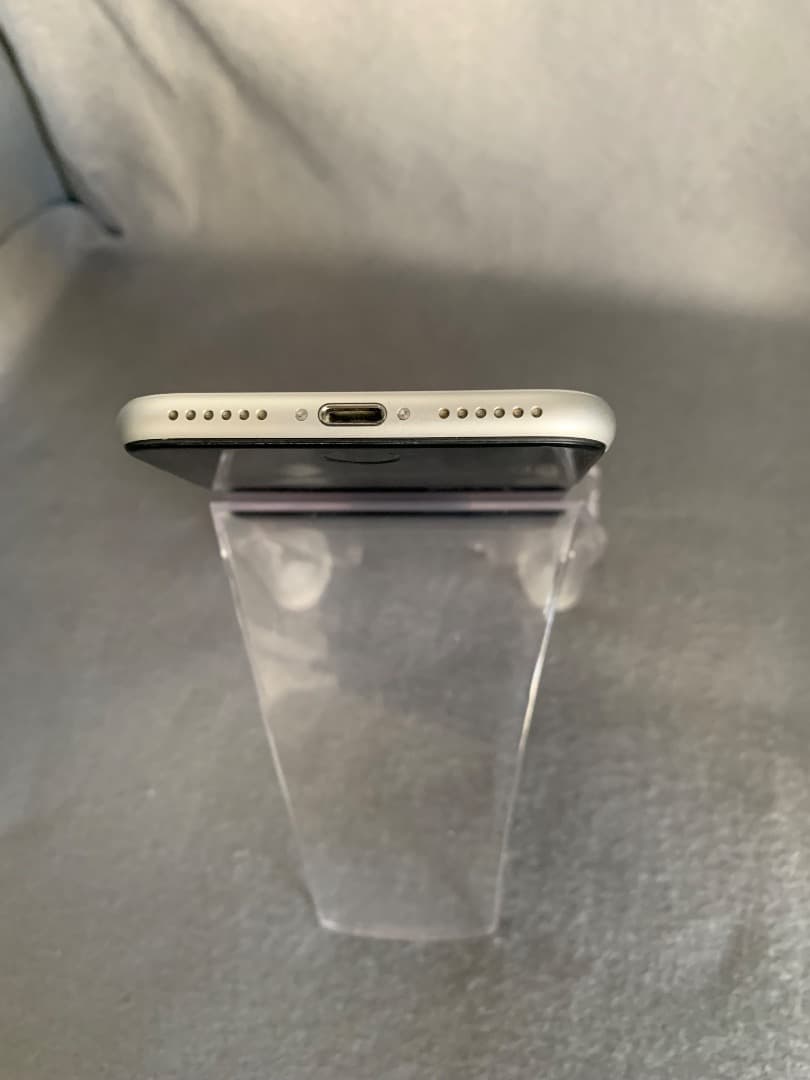 超美品　国内版　SIMフリー　iPhone SE 第二世代　128GB