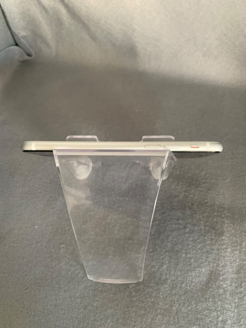 超美品　国内版　SIMフリー　iPhone SE 第二世代　128GB