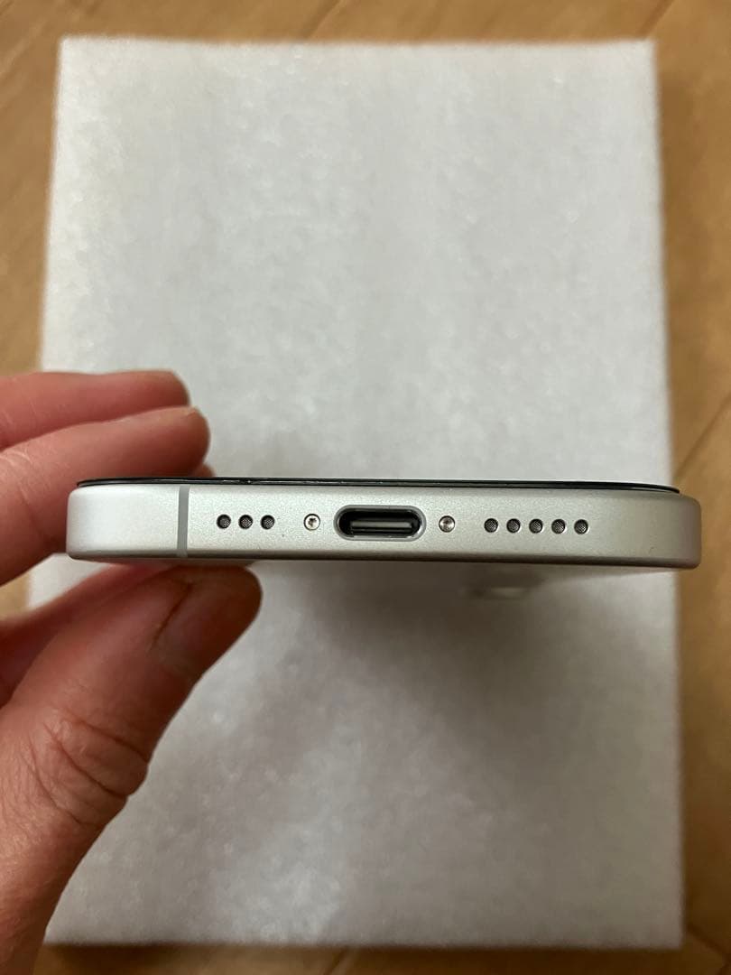 iPhone17 256GB ホワイト　充放電回数2回　Appleケア27年9月