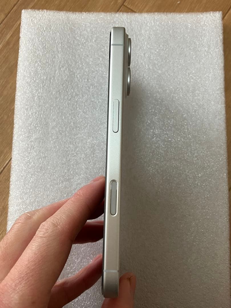 iPhone17 256GB ホワイト　充放電回数2回　Appleケア27年9月