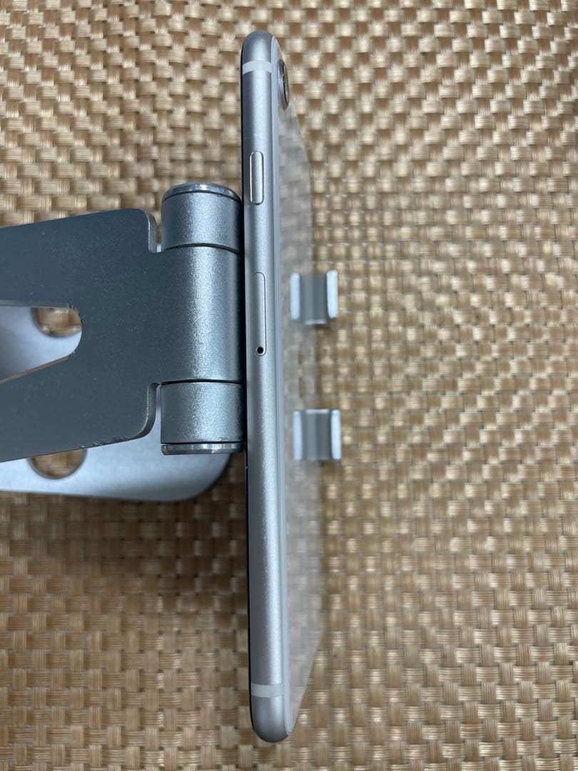 iPhone SE 第3世代 64 GB スターライトSIMフリー【1686】