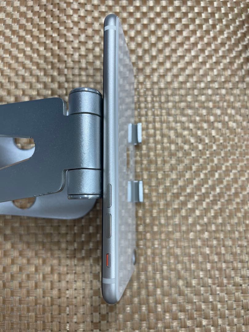 iPhone SE 第3世代 64 GB スターライトSIMフリー【1686】