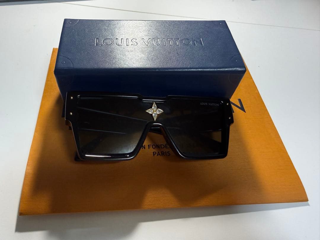 ルイヴィトン　サングラス　サイクロン Z1547E 黒　ゴールド　ストーン