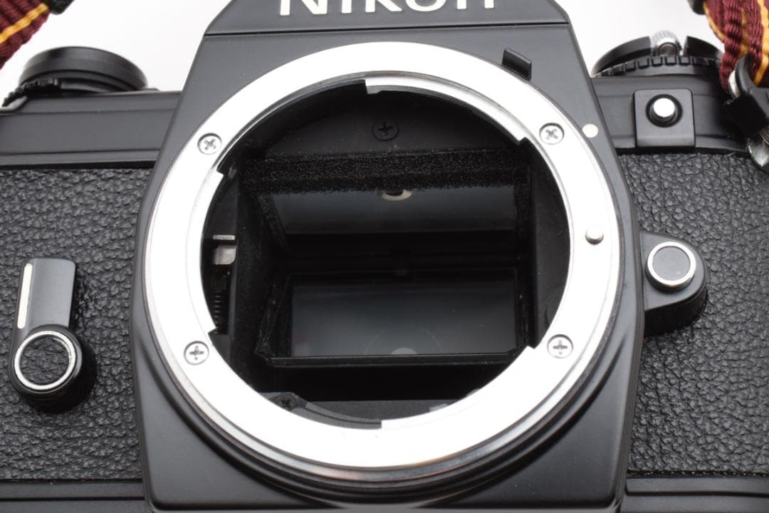 美品 NIKON ニコン EM フィルムカメラ　モルト新品交換済 M157