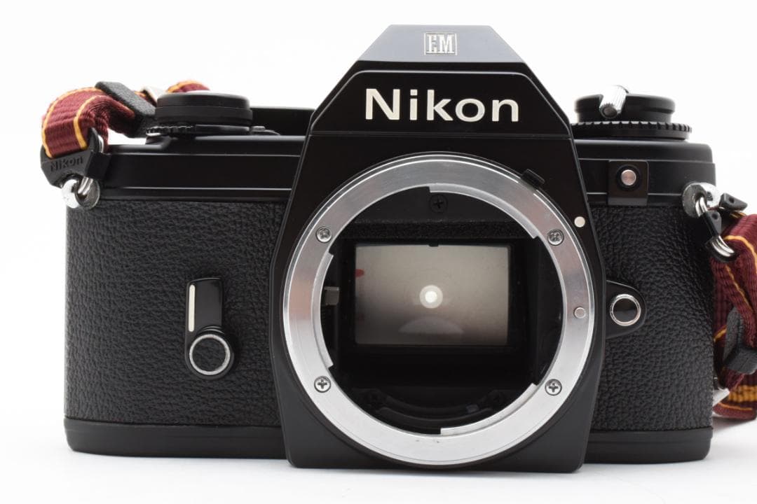 美品 NIKON ニコン EM フィルムカメラ　モルト新品交換済 M157