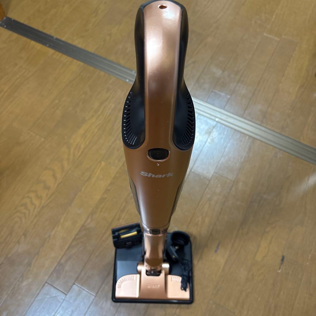Shark スティッククリーナー ライトコーラル本体