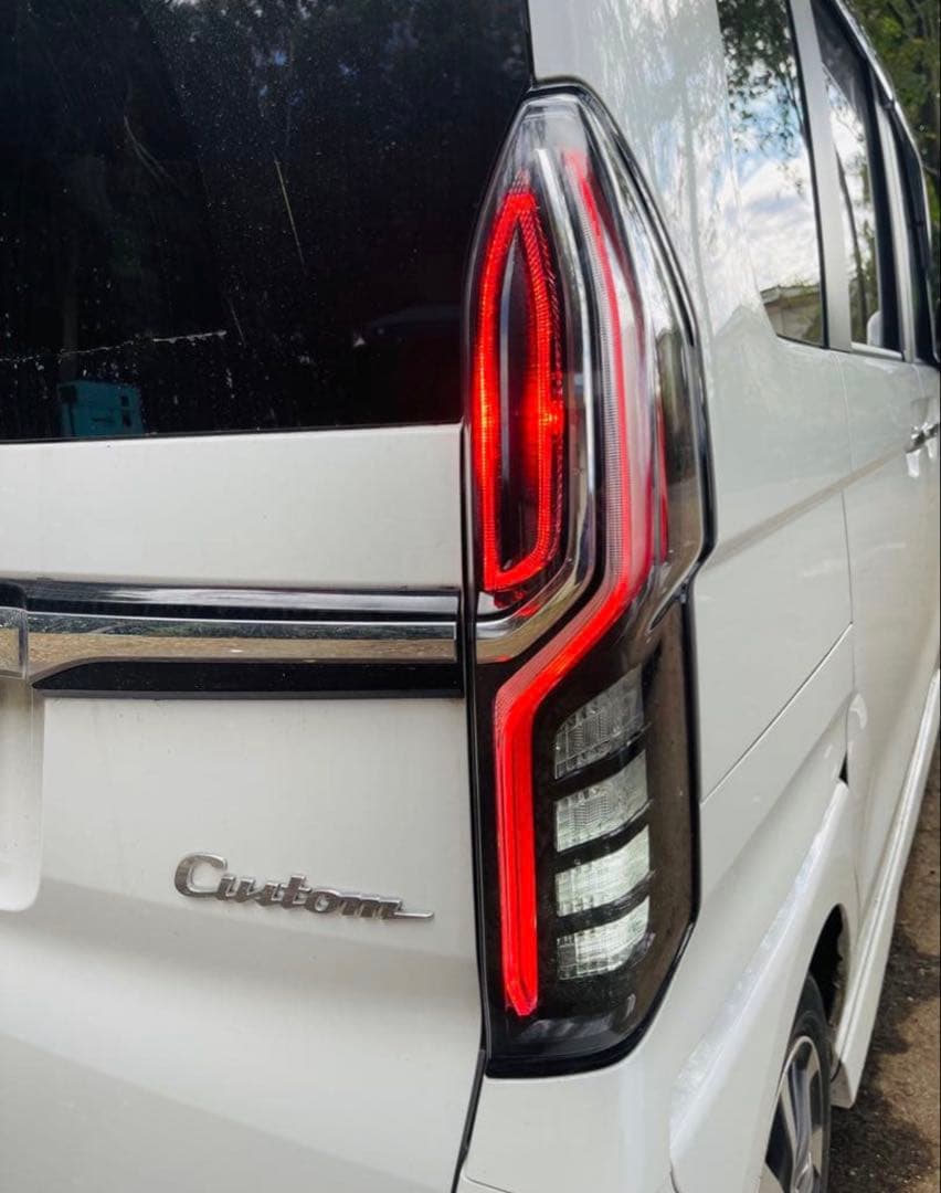 Honda N-Box Custom LEDテールランプ