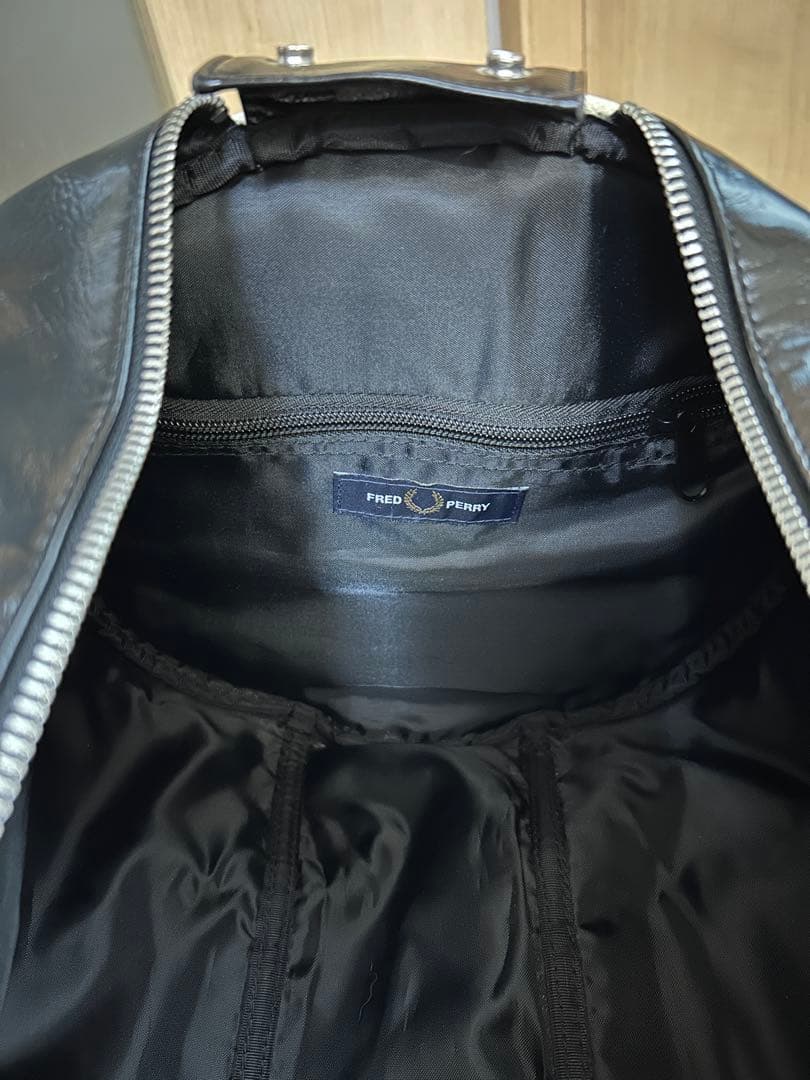 【完売・美品・FRED PERRY】フレッドペリー ドラムバッグ／ボストンバッグ