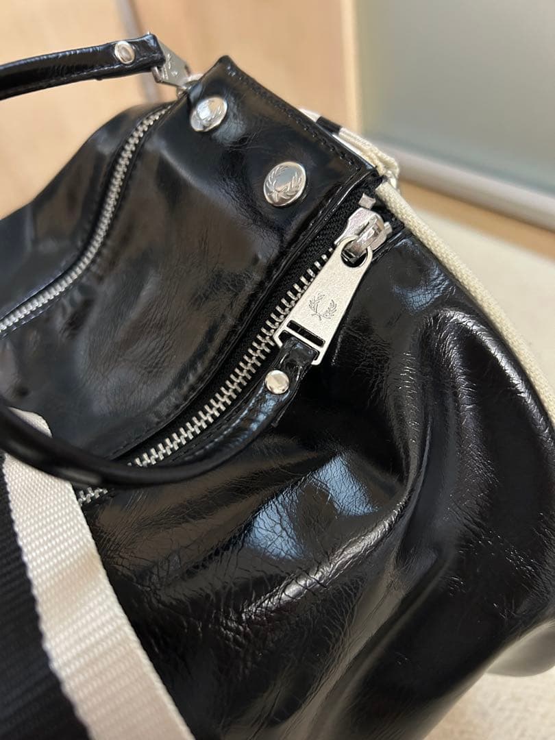 【完売・美品・FRED PERRY】フレッドペリー ドラムバッグ／ボストンバッグ