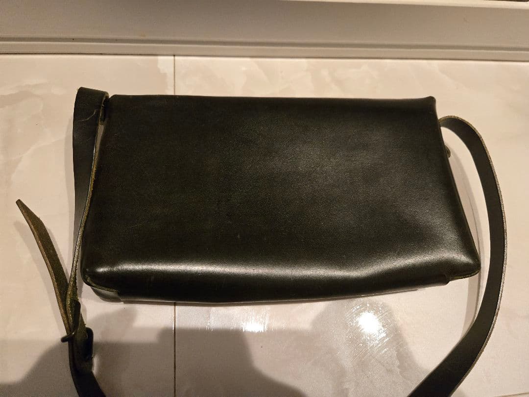 所作（ショサ）のショルダーバック