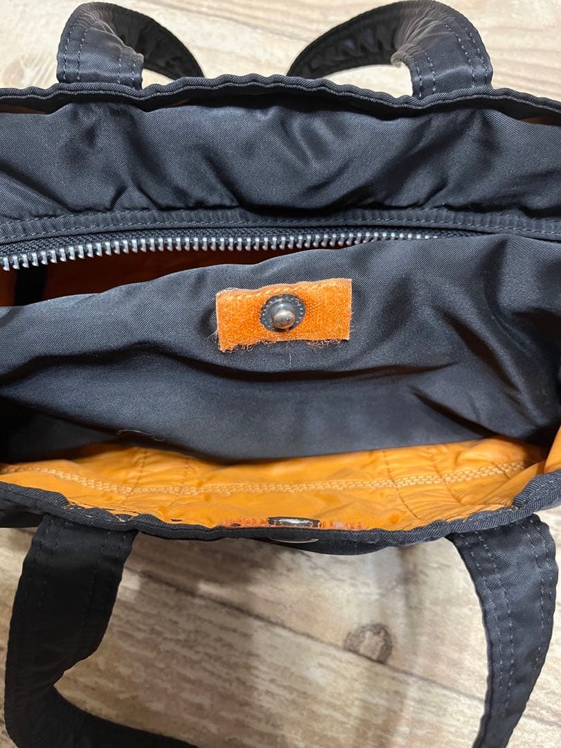 黒のドラムバッグ オレンジ内装