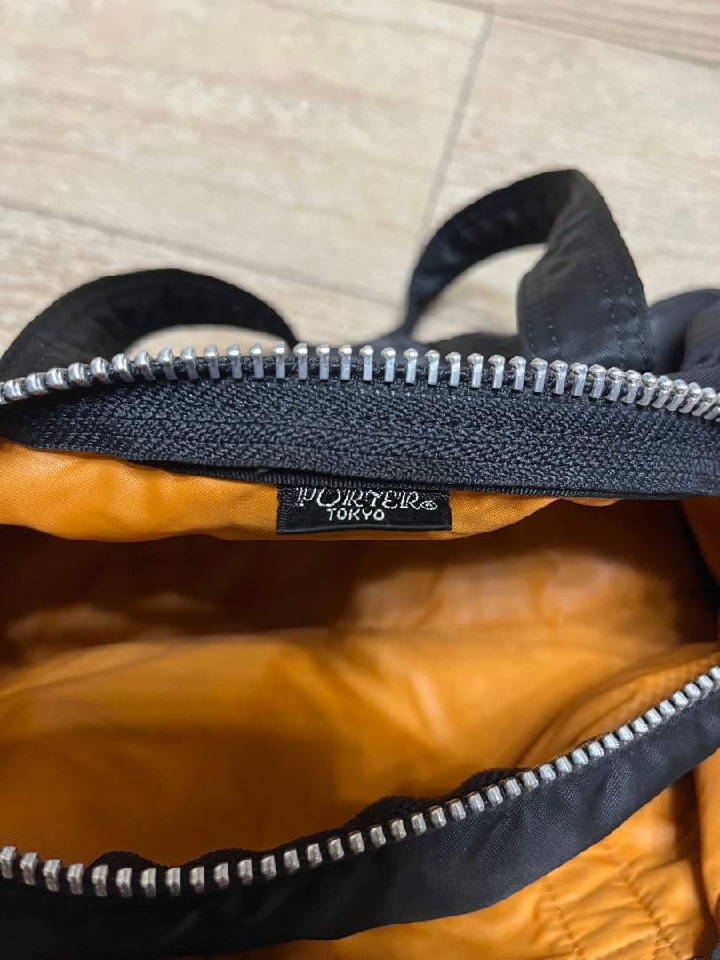 黒のドラムバッグ オレンジ内装