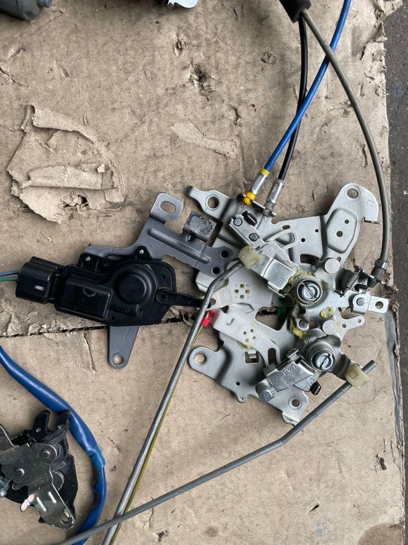 ハイエース200系　左スライドドア　イージークローザー