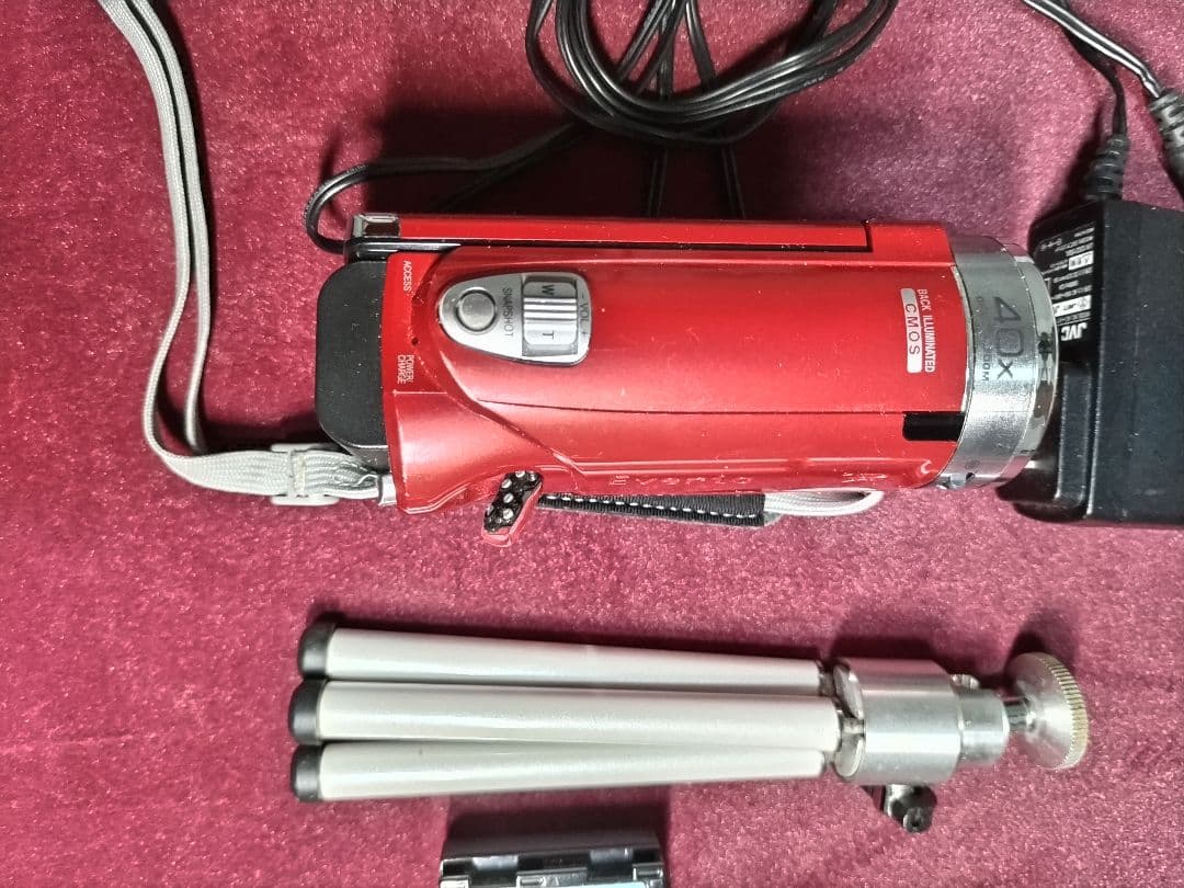 【使用回数 3回】JVC フルHD ビデオカメラ 充電のコード以外ありません