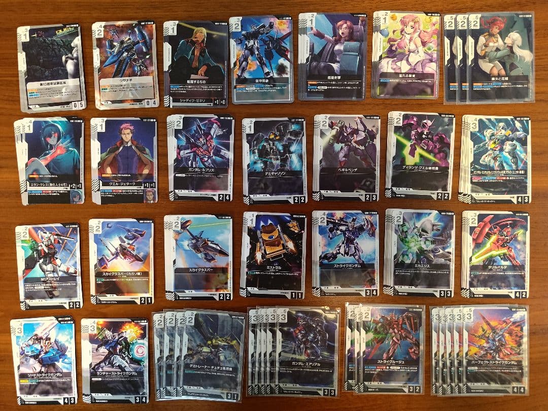 ガンダムカードゲーム 引退品 カード2000枚以上 サプライ付き
