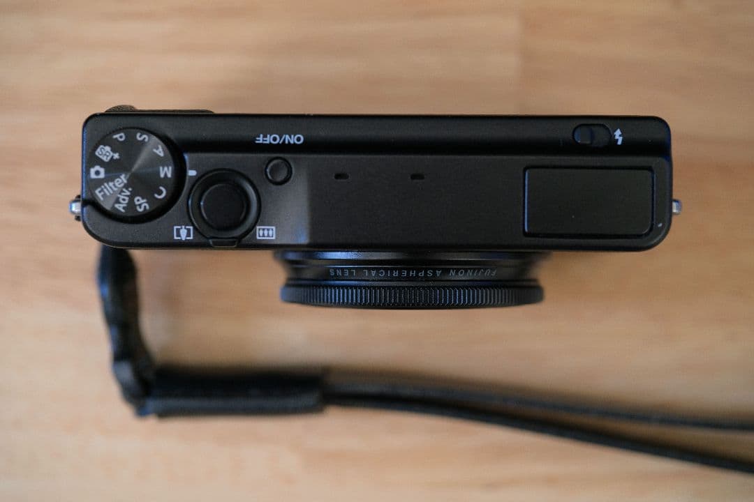 FUJIFILM XQ2 ブラック オプション　元箱　付属品あり