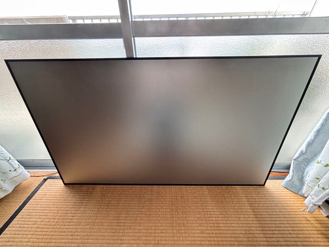 プロジェクタースクリーン