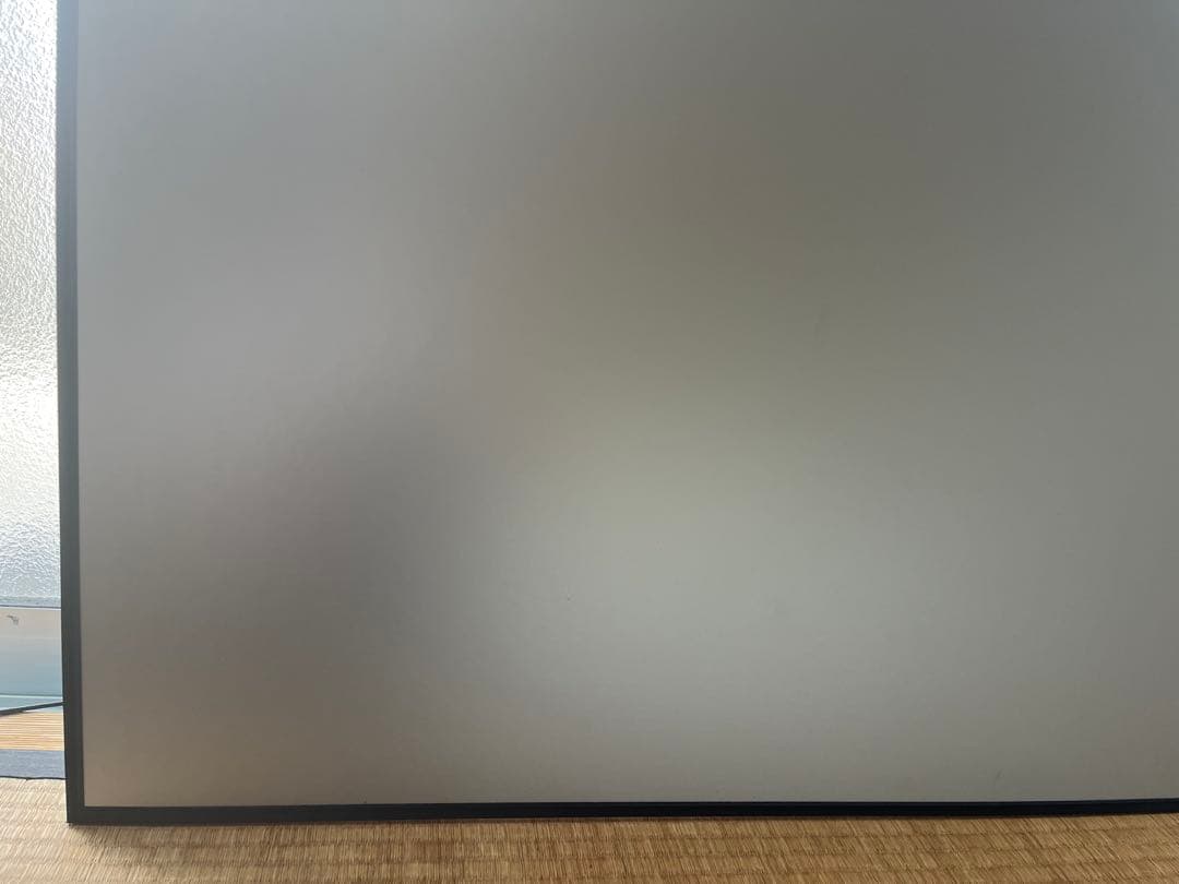 プロジェクタースクリーン