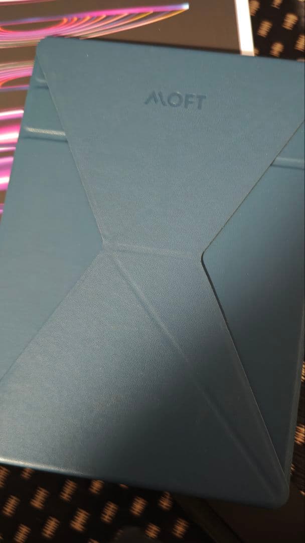 iPad pro 第6世代　logicool 英字配列キーボード　ESRケース付