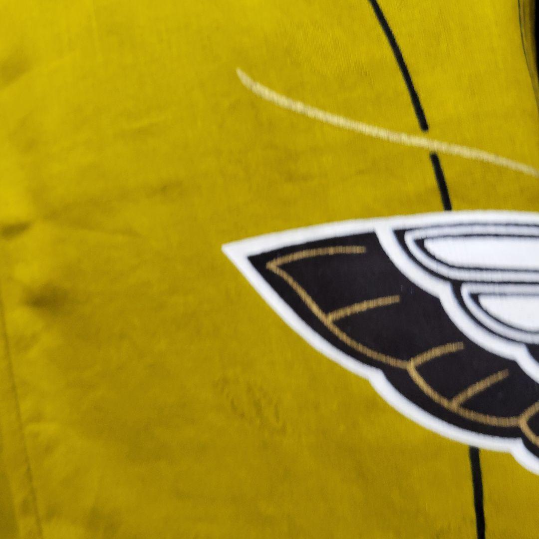 コシノジュンコ　蝶がインパクトある絵模様を見せる注染めの浴衣です