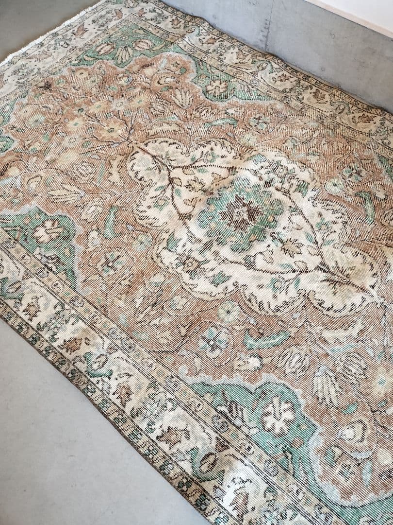 大判/淡ブラウンとミントグリーン　ヴィンテージトルコラグ　No616