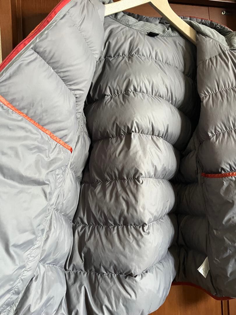 モンベル　ダウンパーカ　赤　オレンジ