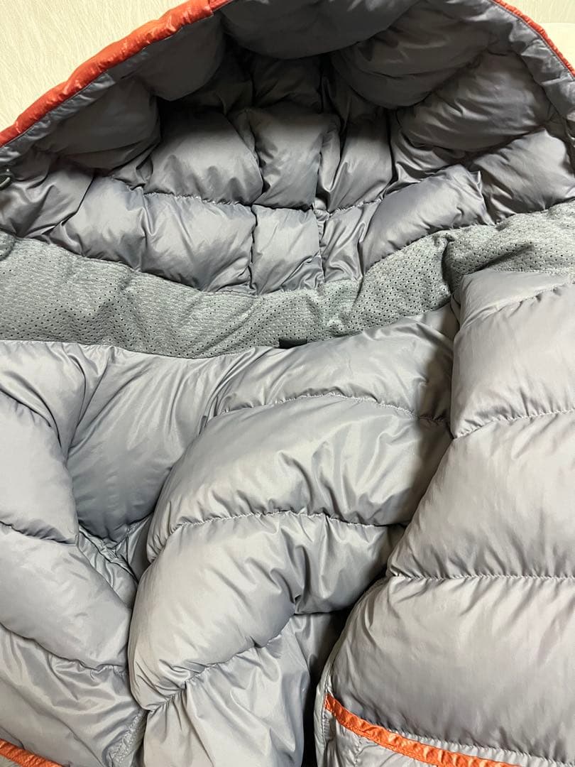 モンベル　ダウンパーカ　赤　オレンジ