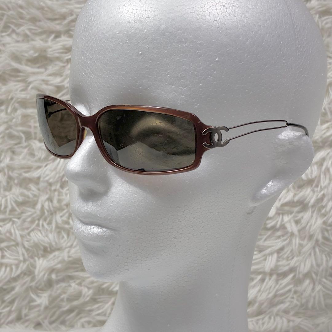 おしゃれ ★ シャネル ココマーク付き サングラス ブラウン レザーケース付き