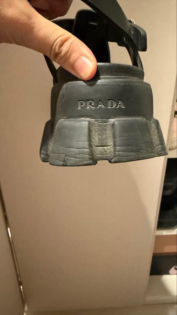 PRADA モノリス ラバーサンダル