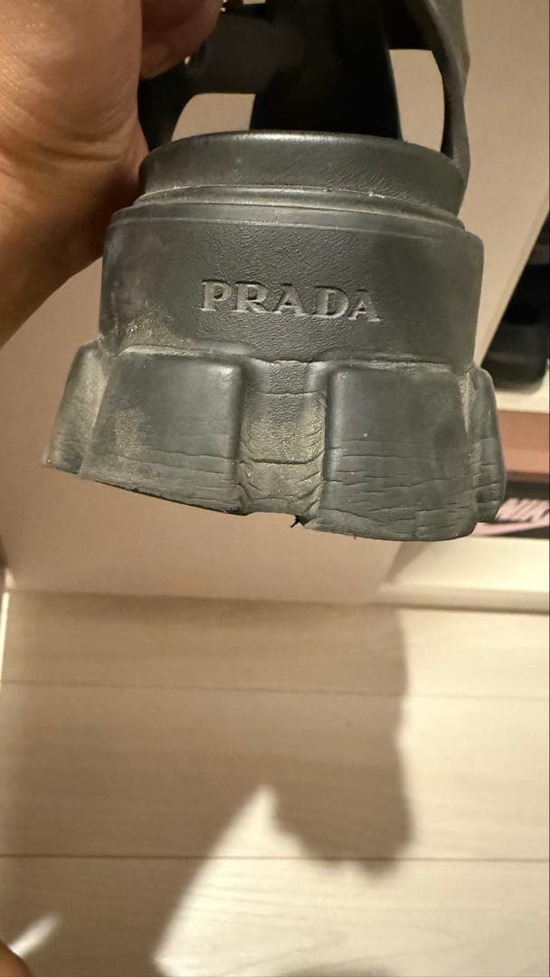 PRADA モノリス ラバーサンダル