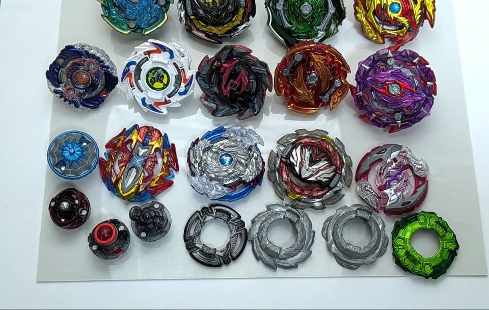 ベイブレードバースト　ロアバハムート　ツヴァイディアボロス　キングヘリオスなど