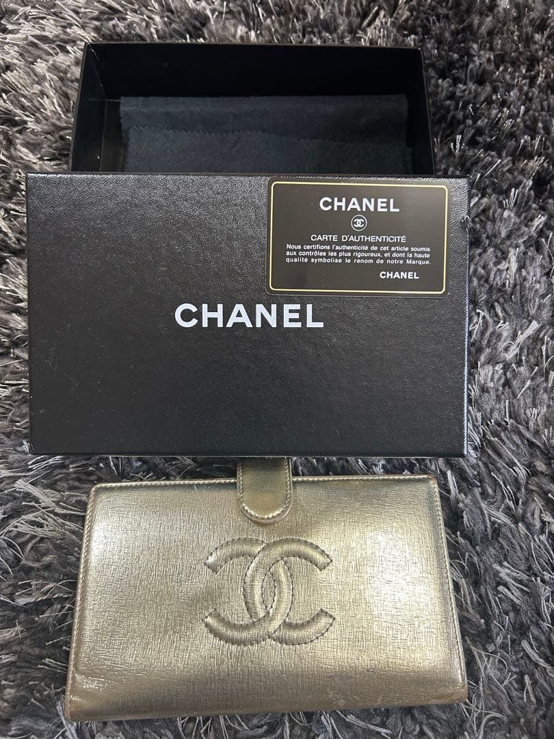 CHANEL ゴールド 二つ折り長財布 ガマ口　箱付き