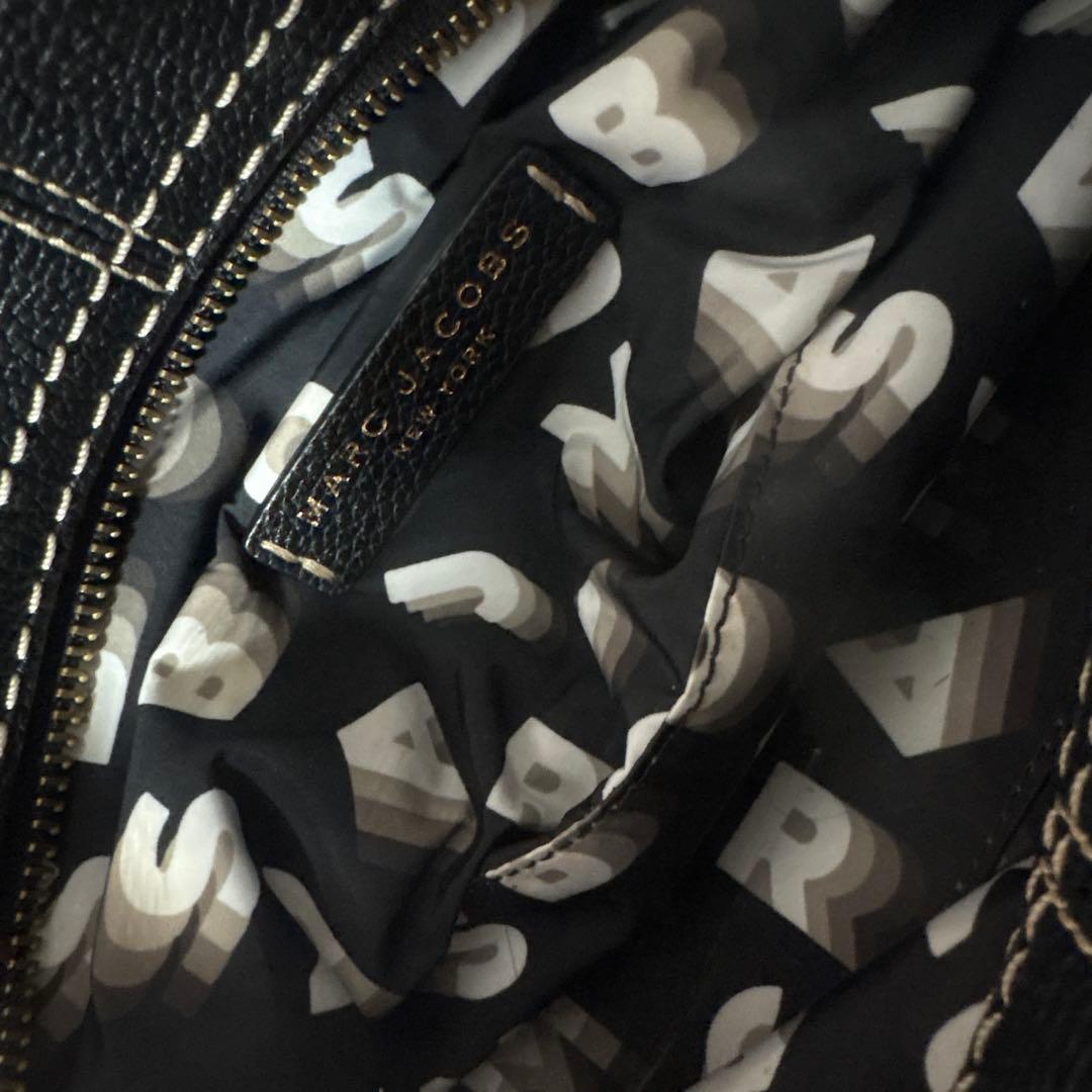 MARC JACOBS ブラックレザーショルダーバッグ