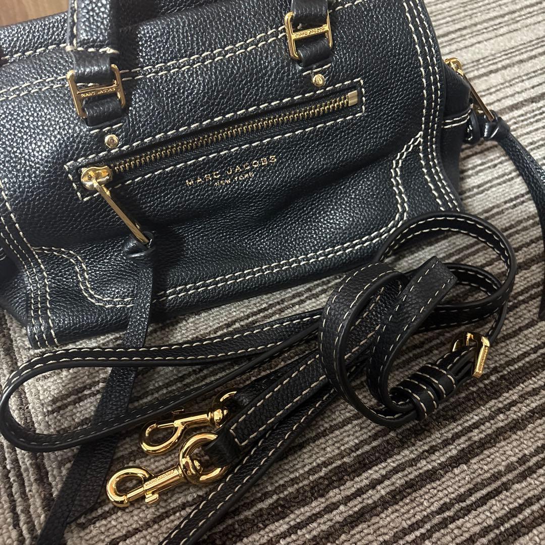MARC JACOBS ブラックレザーショルダーバッグ