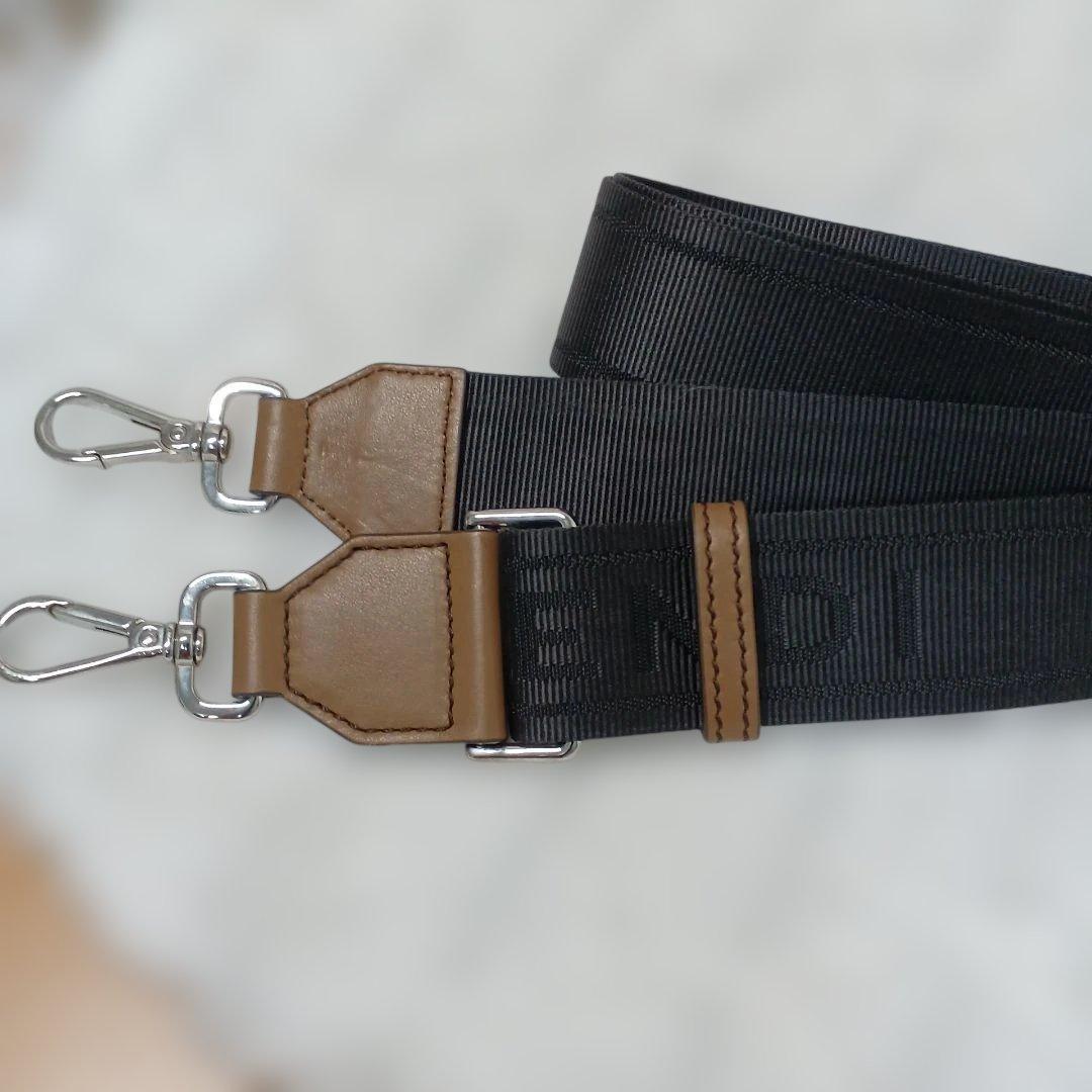 希少⭐新品未使用⭐Fendi ロゴ入り黒ナイロンストラップ