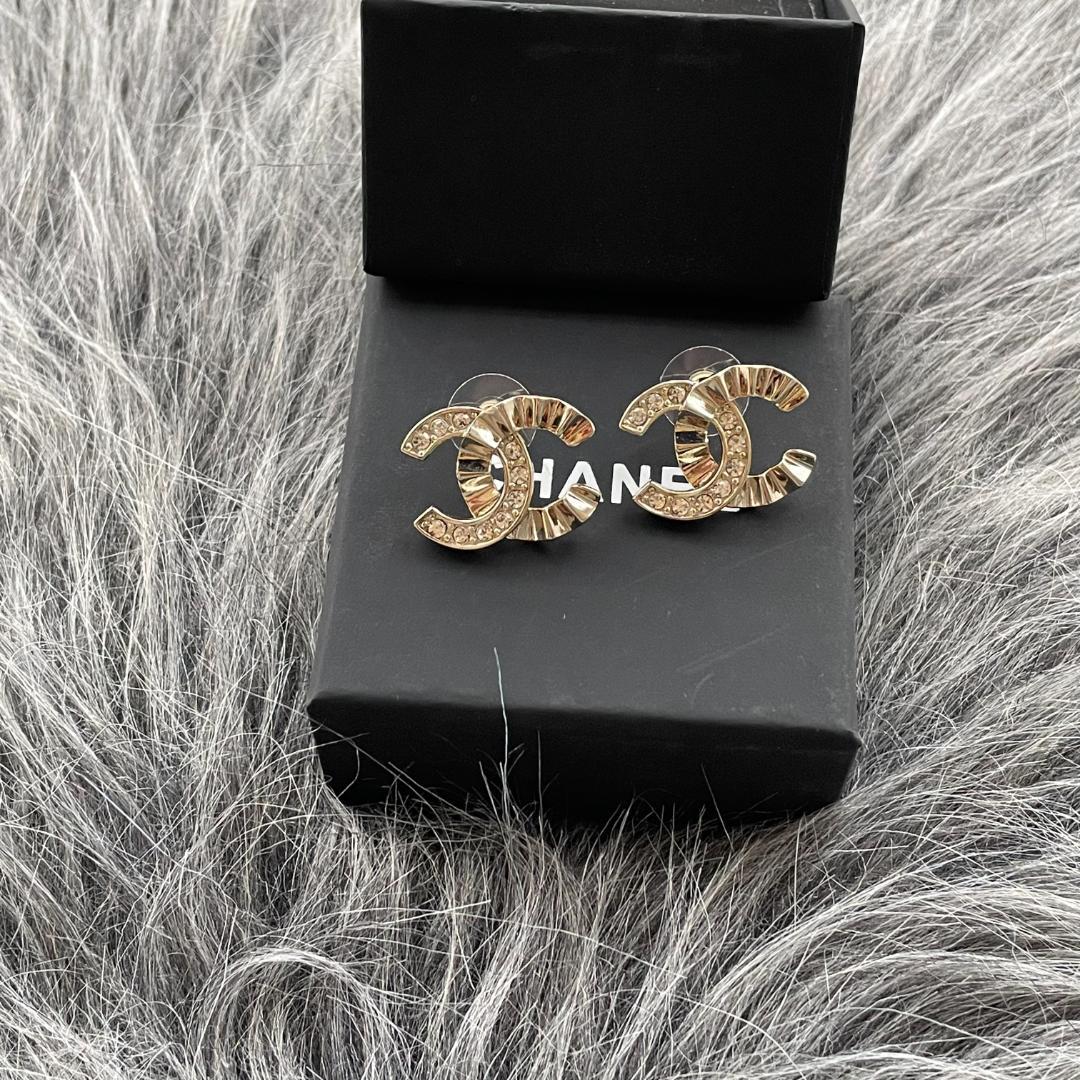 ゴールド CC ロゴ ピアス