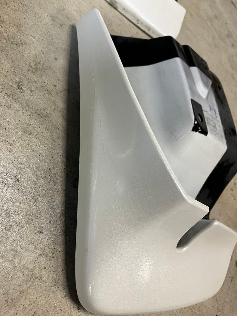 ハイエース 純正 マッドガード ホワイト