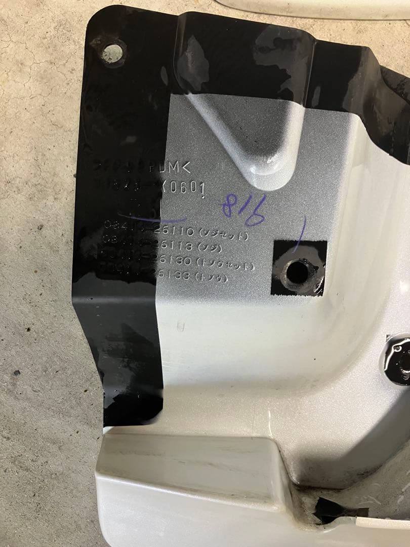 ハイエース 純正 マッドガード ホワイト