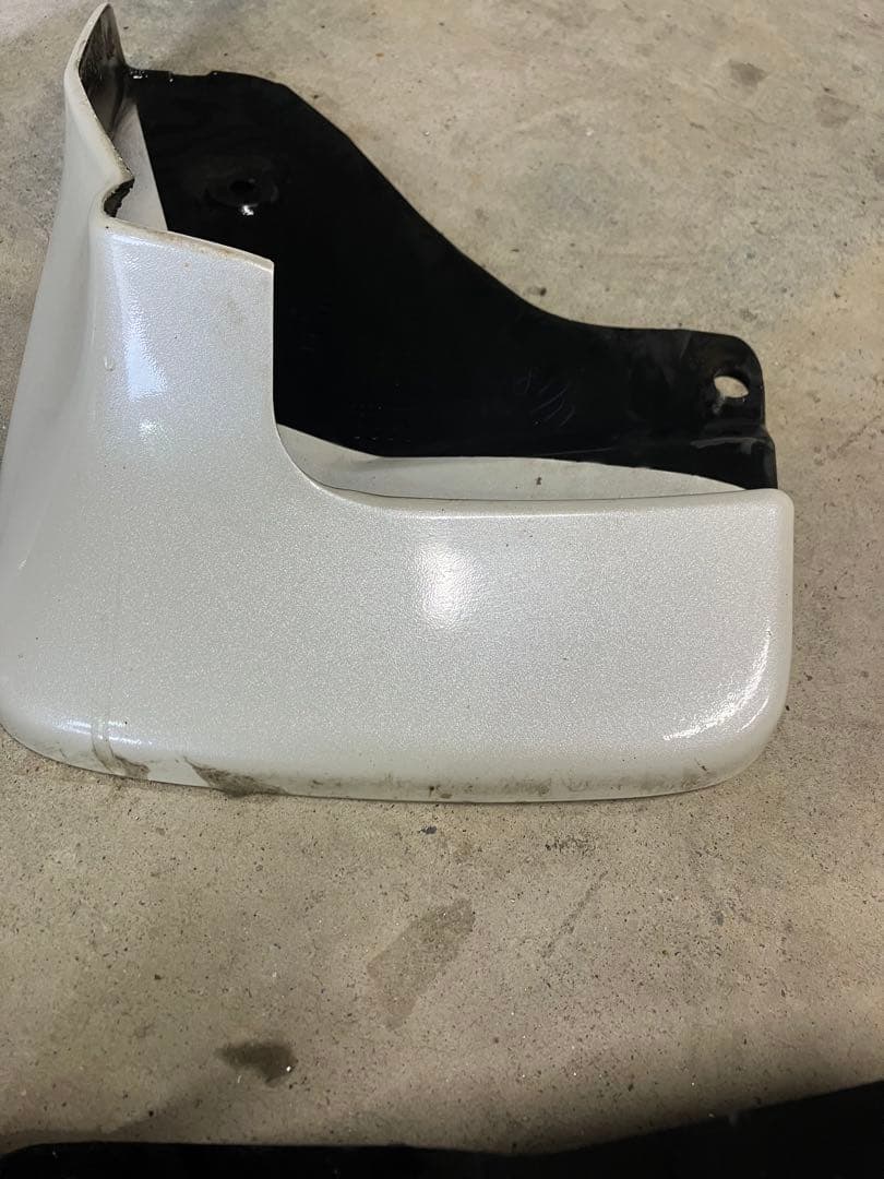 ハイエース 純正 マッドガード ホワイト