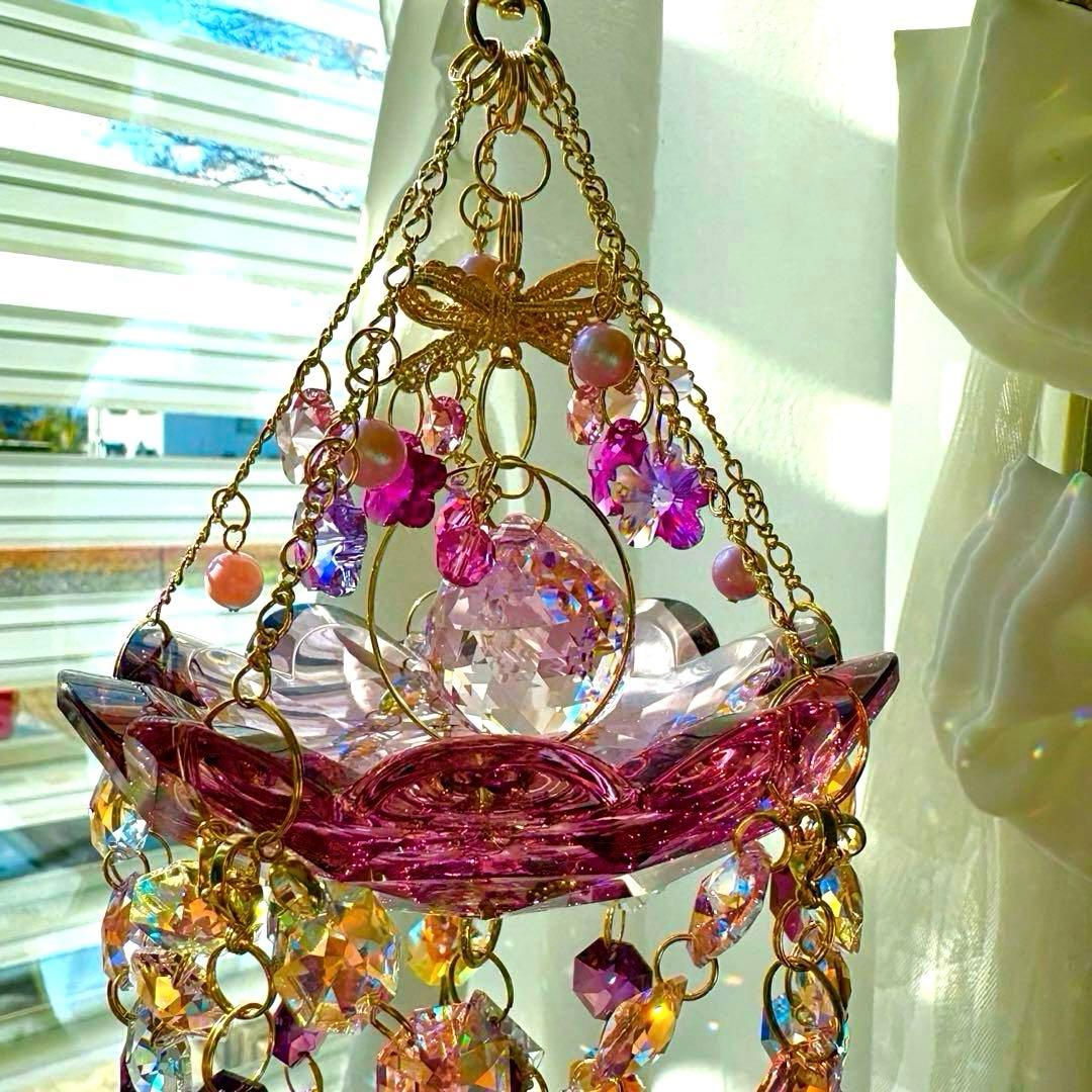 アンティークピンクSWAROVSKI受け皿シャンデリア風サンキャッチャー