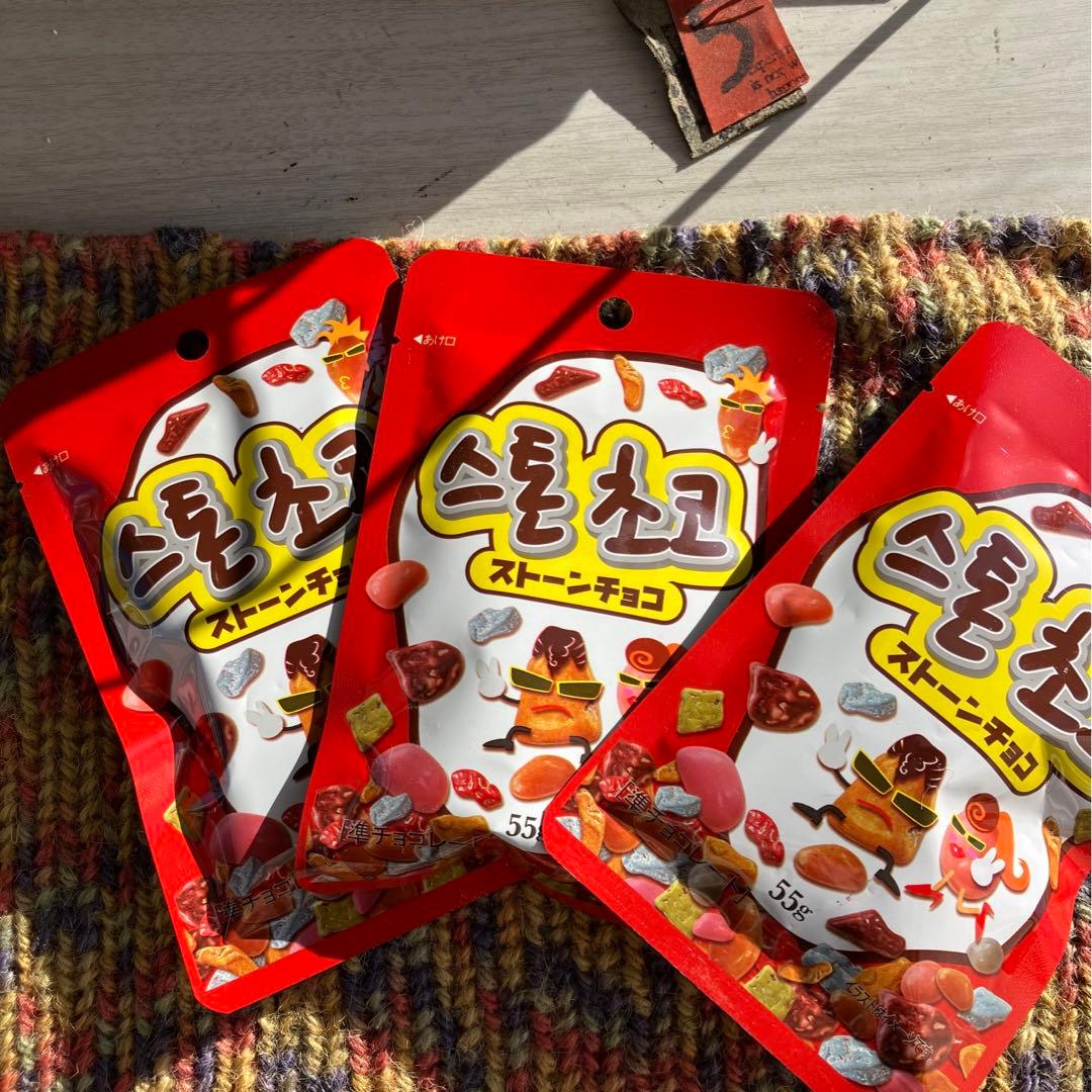 人気中‼️‼️韓国チョコ菓子　ストーンチョコ