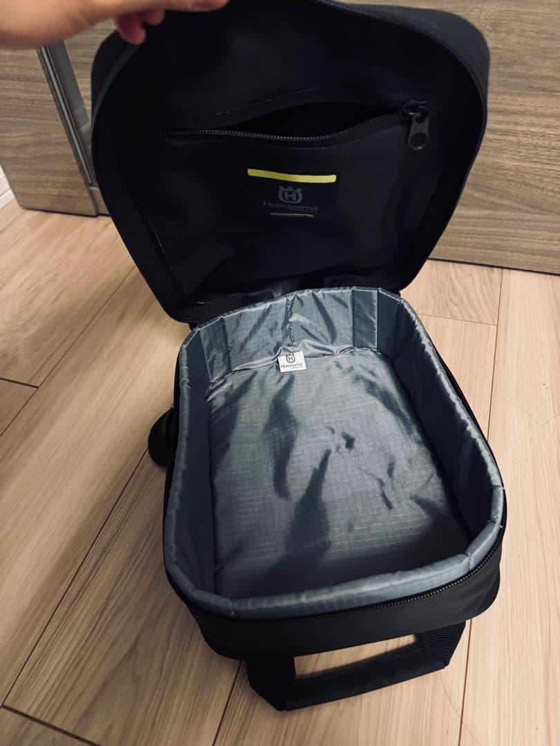 【定価3万4千】Husqvarna純正 バイクタンクバッグ ハスクバーナ