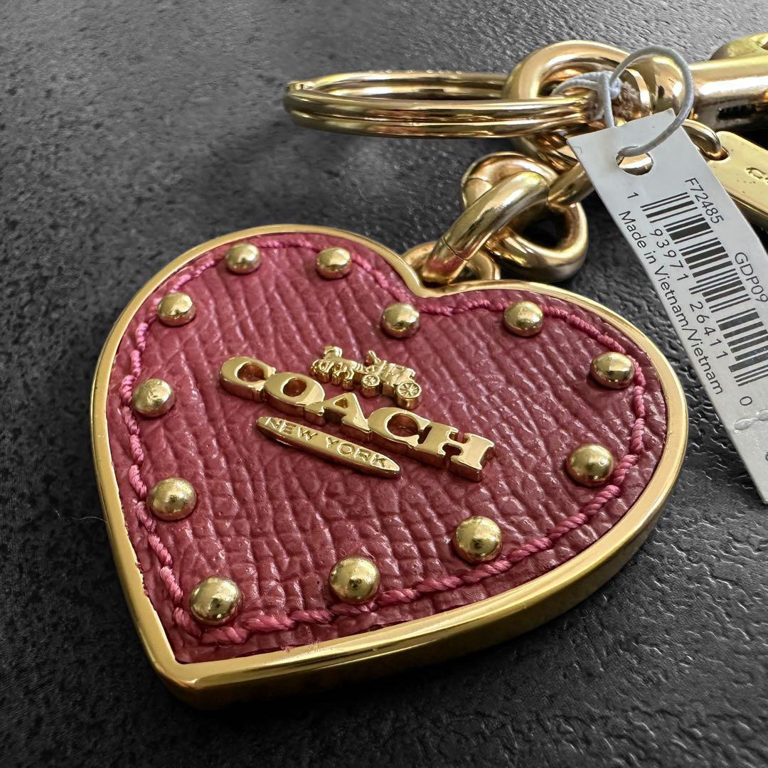 未使用✨COACH Heart Studded Bag Charm