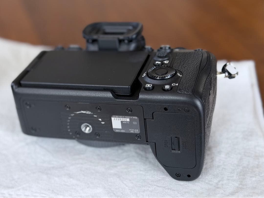 美品　ソニー　ミラーレスデジタル一眼カメラ　α7 IV ILCE-7M4K