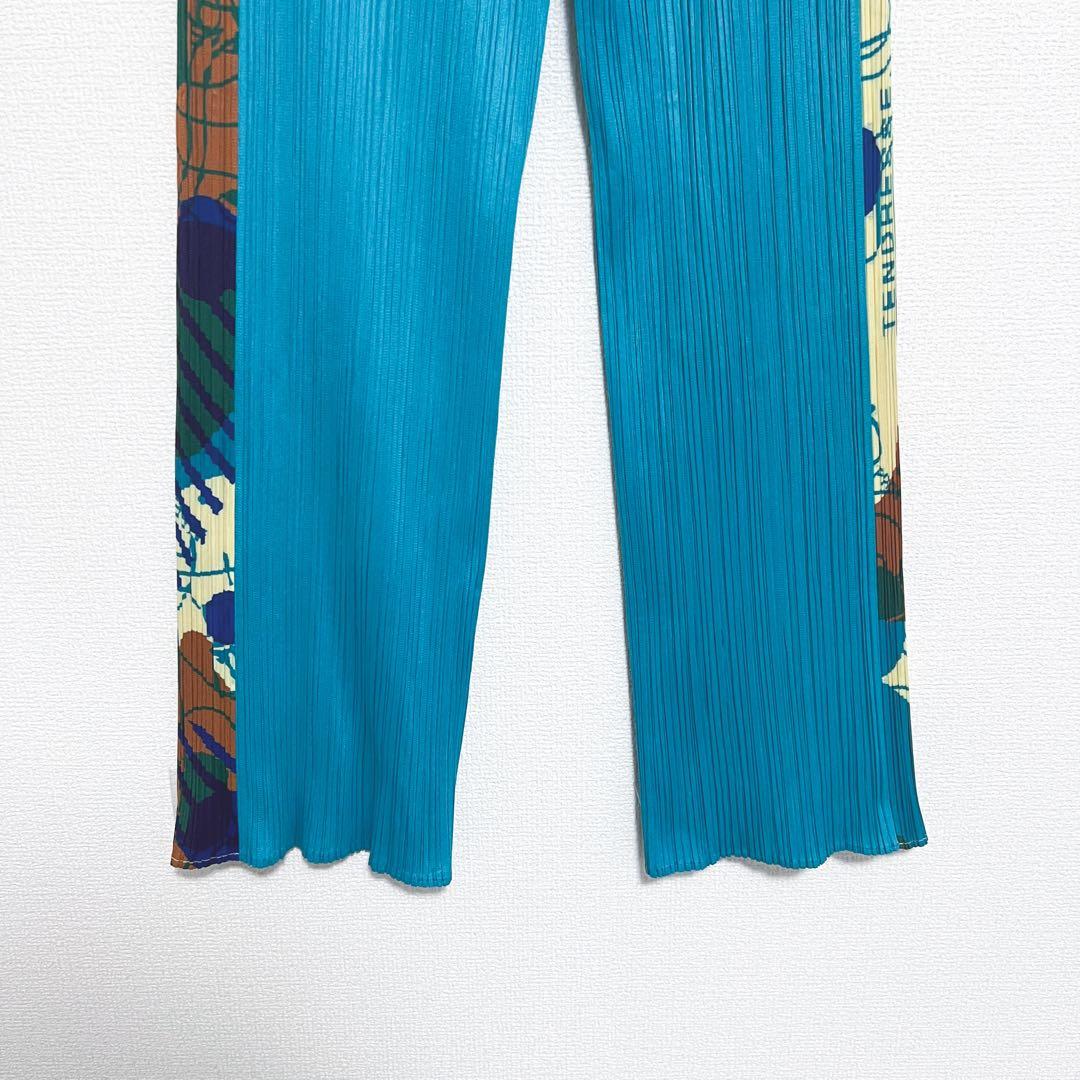 プリーツプリーズ サイドライン　パンツ　柄付き　裾フレア　ポケット　幾何学